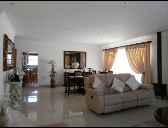 3 BEDROOM HOUSE FOR SALE IN OAKDENE